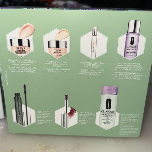 Clinique Set - NEW! - Picture 4 of 4